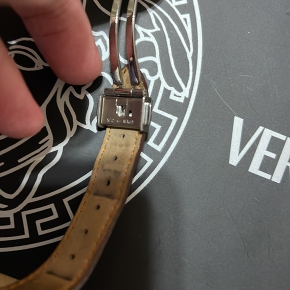 Versace women’s water resistant watch 17mm - Picture 11 of 16